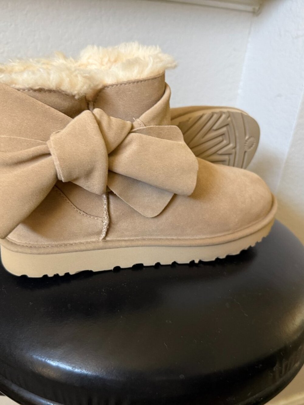 UGG Classic Mini Side Bow (BRAND NEW NEVER WORN)